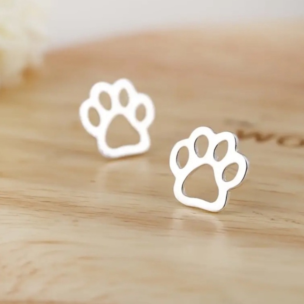 NEW Dainty Paw stud Earrings Silver color - Boutique